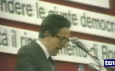Il Tg1 ricorda Berlinguer e il Pd si copre di ridicolo: "TeleMeloni!"