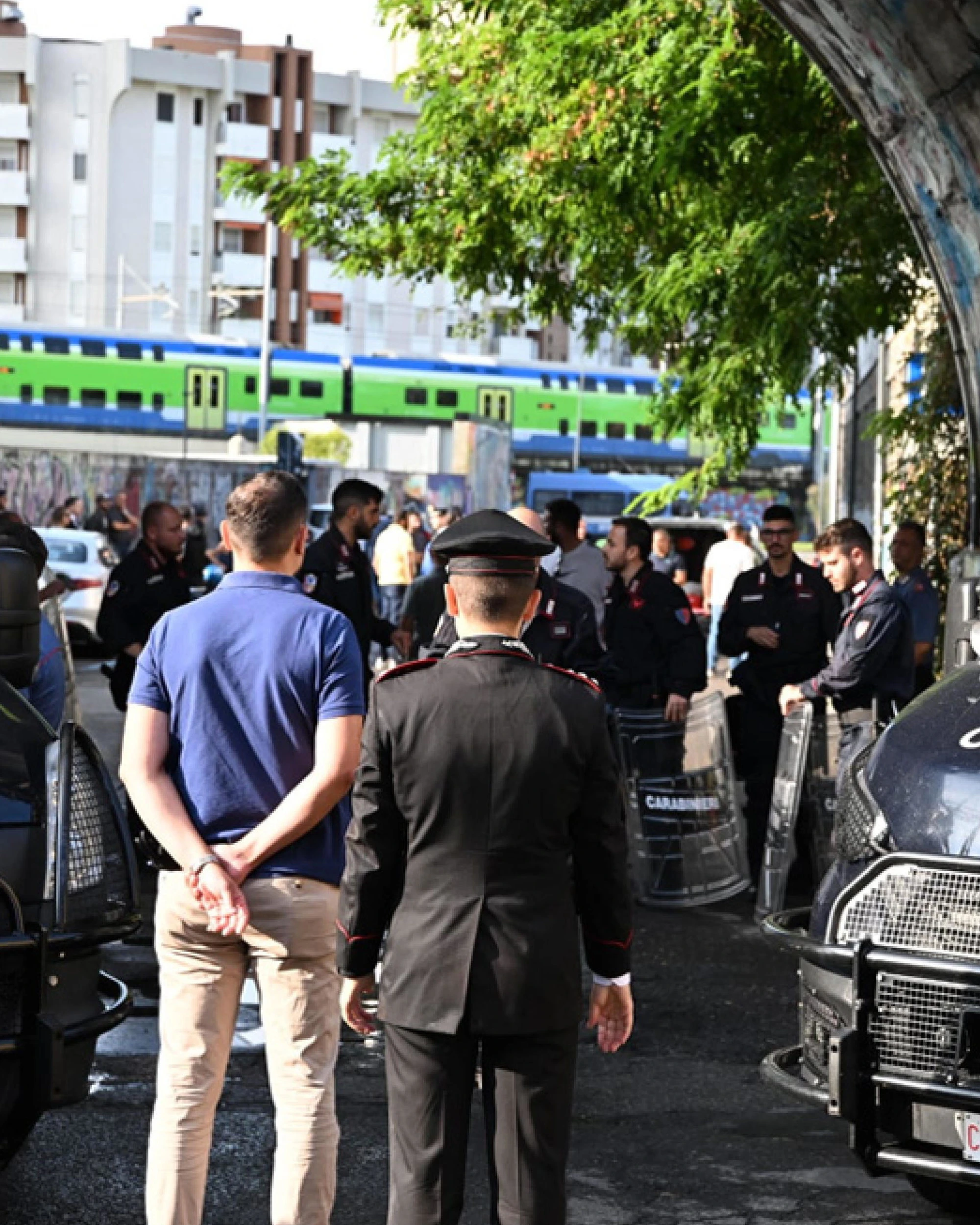 Milano, sgomberato il Leoncavallo. Salvini "saluta" i centri sociali: "Afuera!"