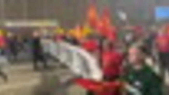 Ex Ilva, a Genova operai in corteo: presenti anche Salis e Bucci