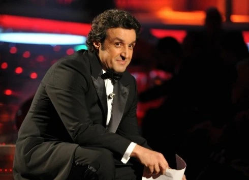 Flavio Insinna processato da Aldo Grasso: "Lo show di Capodanno è stato fantozziano"