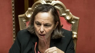Coronavirus, lockdown, chiusure selettive e limiti agli spostamenti. Dossier Viminale: "Rischio di rivolte sociali"