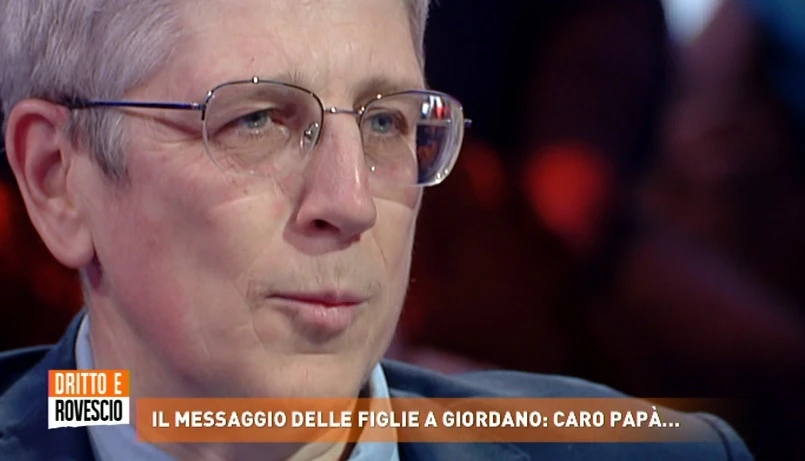 Mario Giordano a Dritto e Rovescio, il messaggio delle figlie: il conduttore di Fuori dal Coro in lacrime