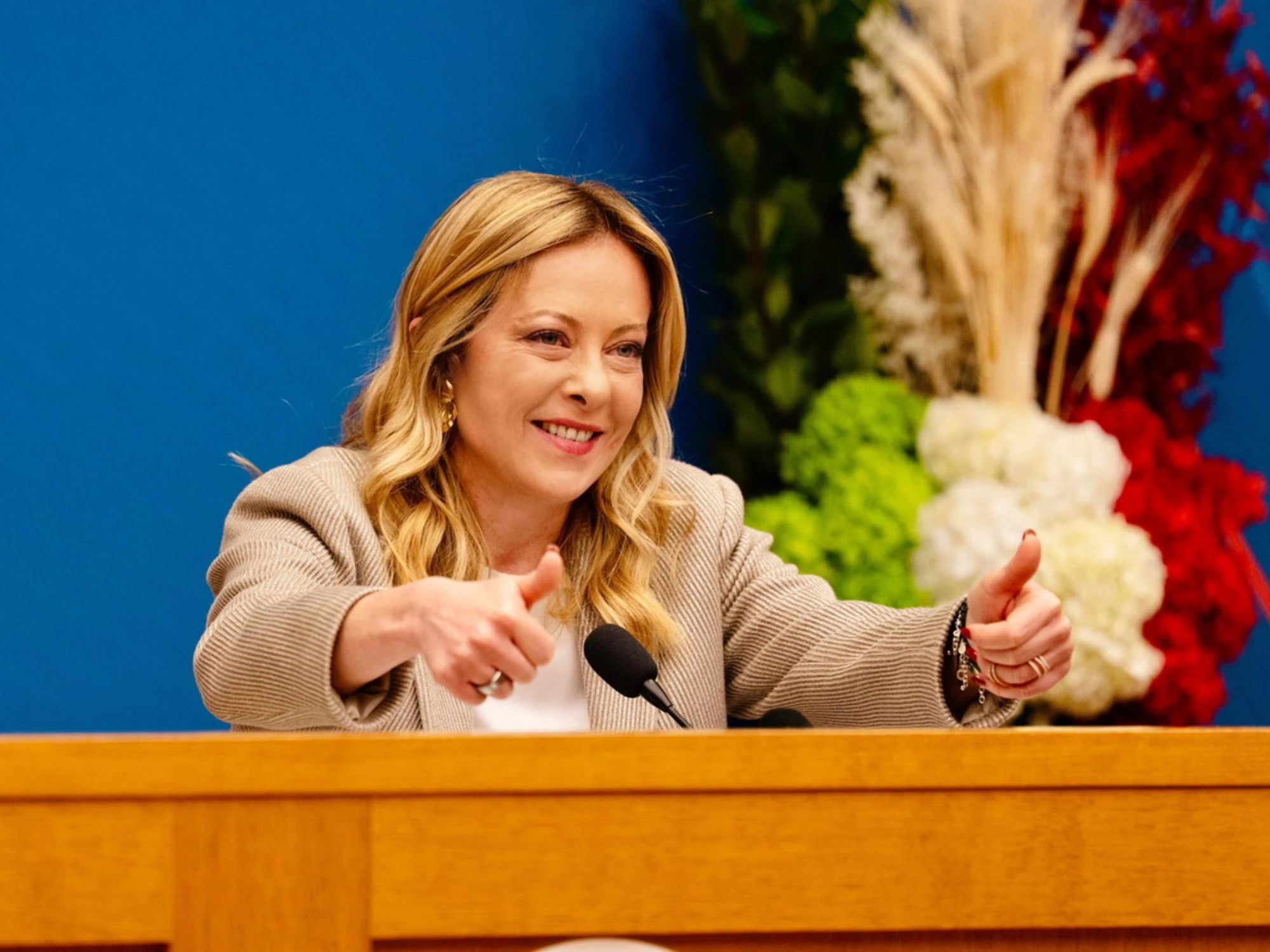 Giorgia Meloni? In fuga o "fluviale", è sempre colpevole