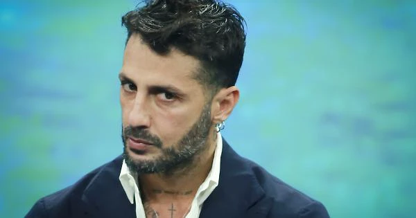 Fabrizio Corona riabbraccia il figlio Carlos durante le feste di Natale. Le parole di Nina Moric