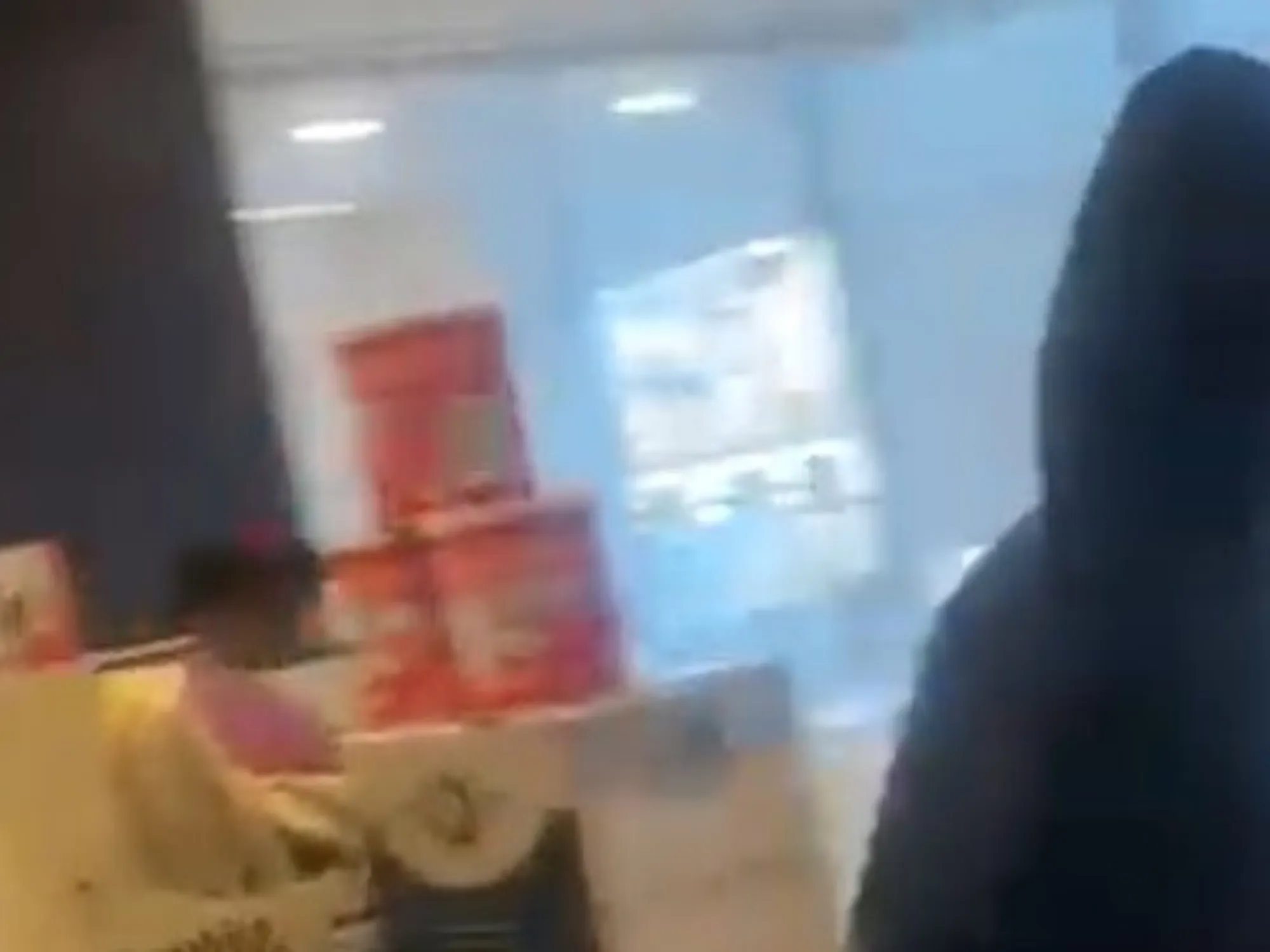 Leggi l'articolo: Pro-Pal a "La Stampa": redazione devastata <span style="color: rgb(153, 0, 0);">Video</span>