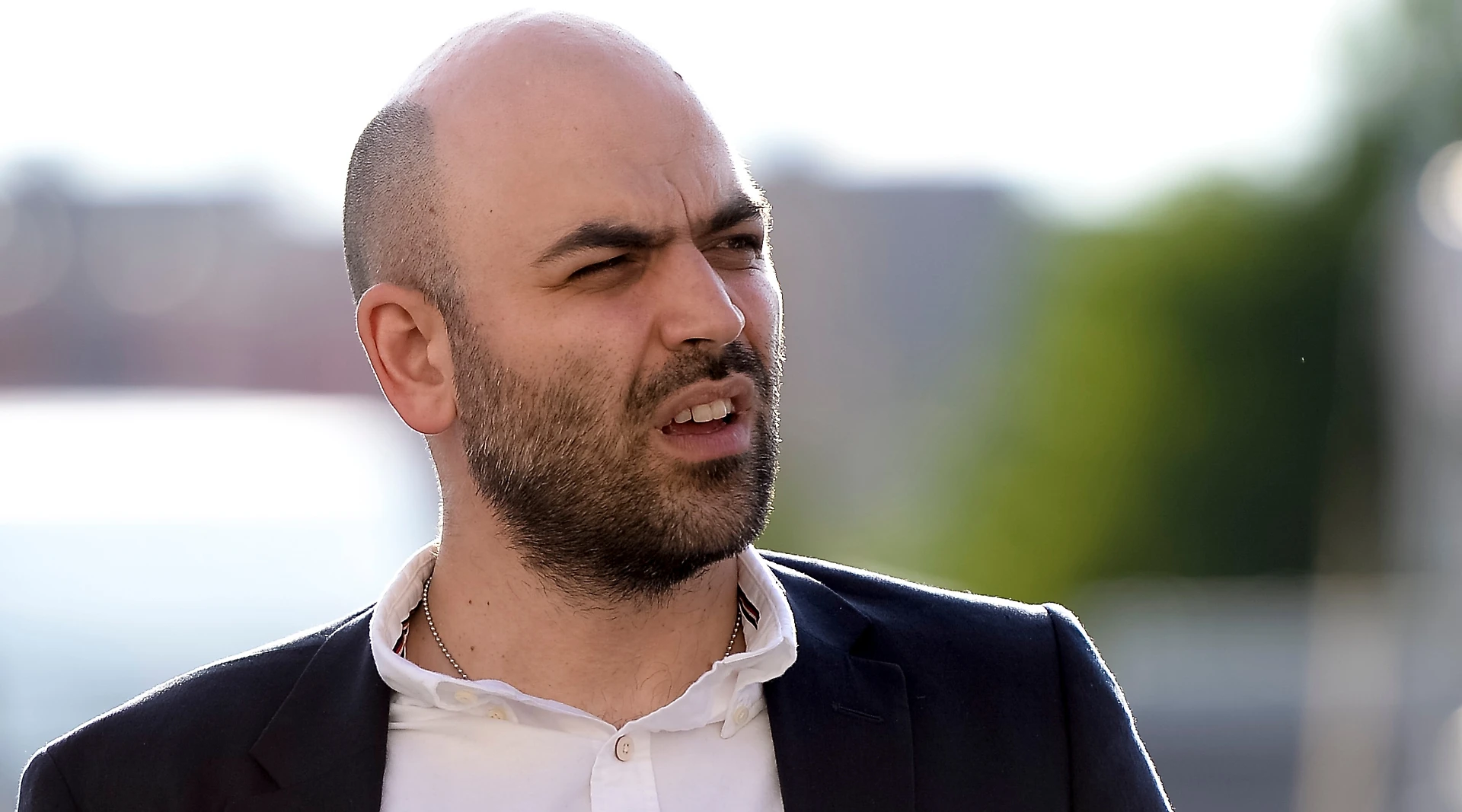 Roberto Saviano, replica e insulti in napoletano a Matteo Salvini: il più ridicolo degli attacchi
