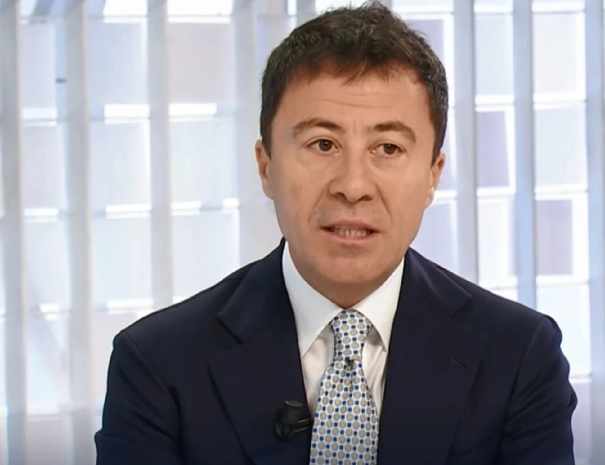 L'aria che tira, Bocchino asfalta la sinistra: "Questo bisogno delle opposizioni"