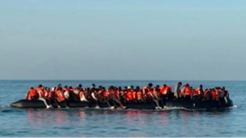 Migranti, sbarco da record: 165 clandestini su un solo gommone