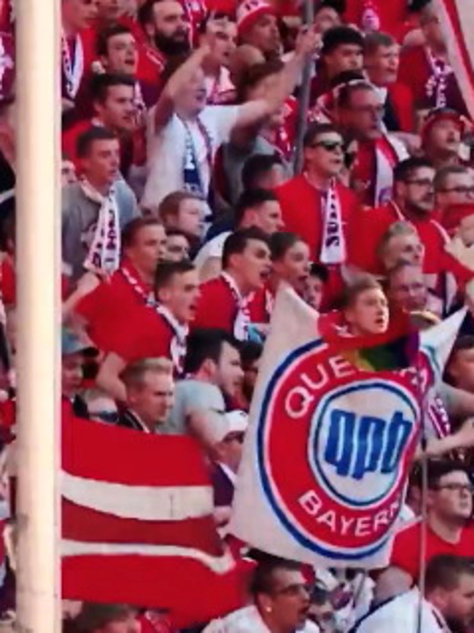 Marcella Bella ringrazia il Bayern Monaco, delirio all'Allianz Arena per "Montagne Verdi"