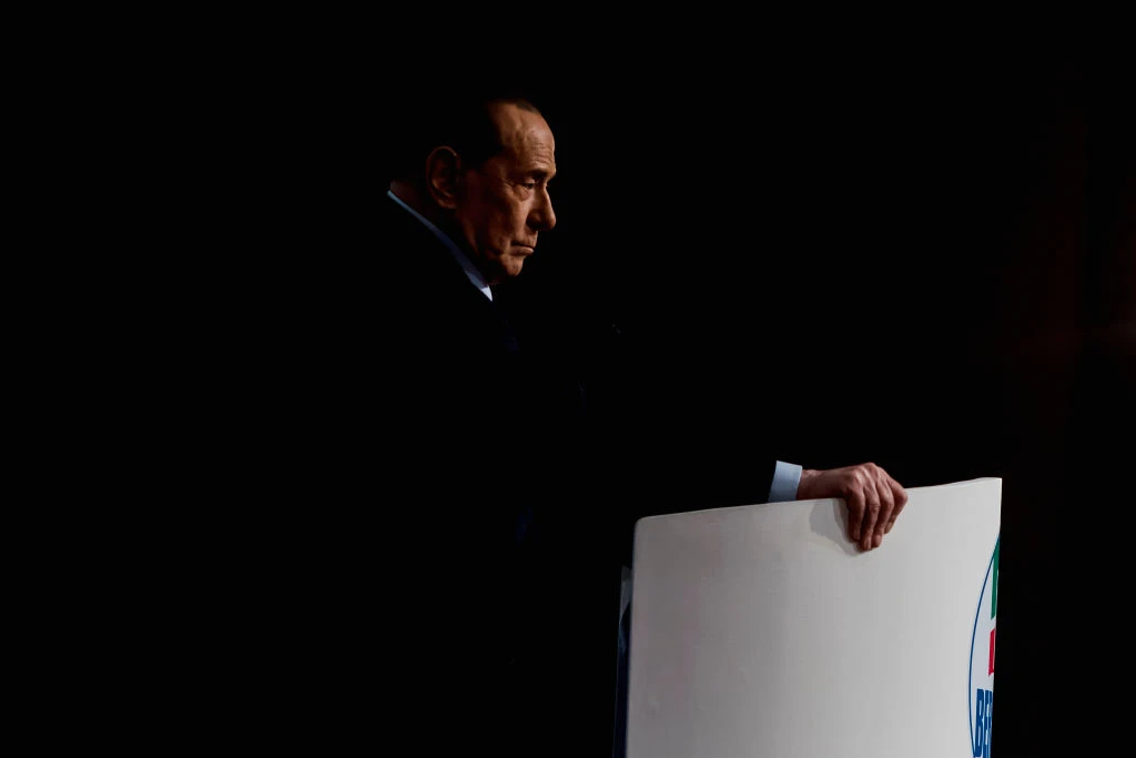 Silvio Berlusconi, dentro Forza Italia sondaggi agghiaccianti: "Alle europee poco sopra il 5%", fine di tutto