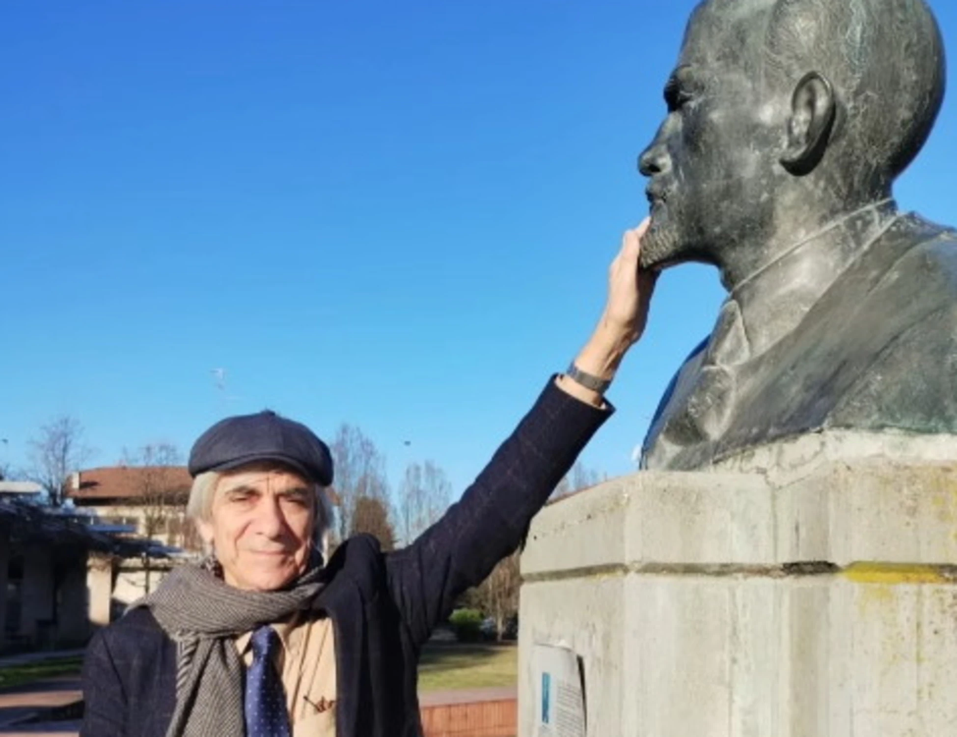 Angelo D'Orsi, il delirio: sfiora Lenin per far tornare l'Urss