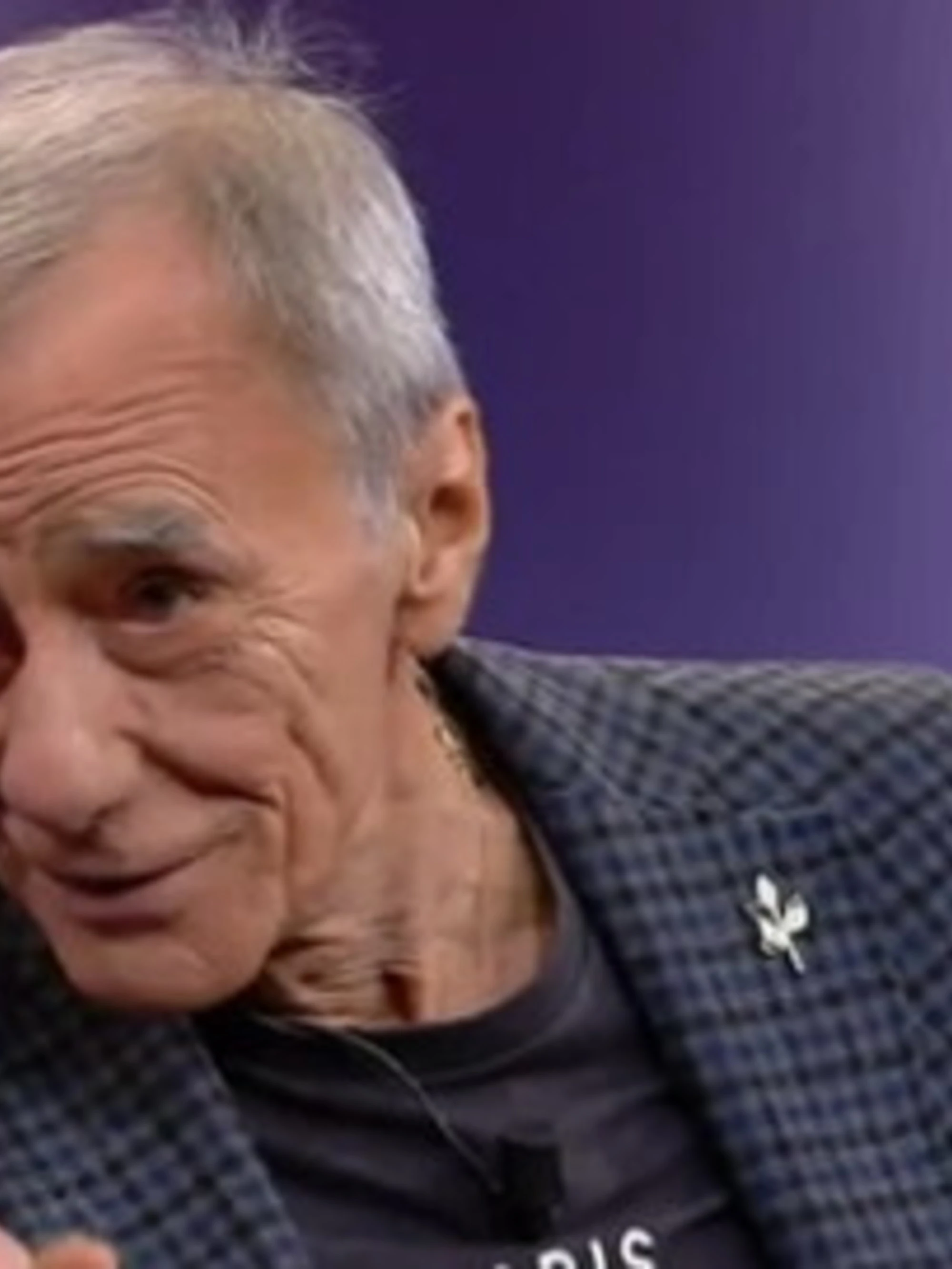 Roberto Vecchioni insulta Giorgia Meloni: "Manipolatrice. Non sono tutti cretini"