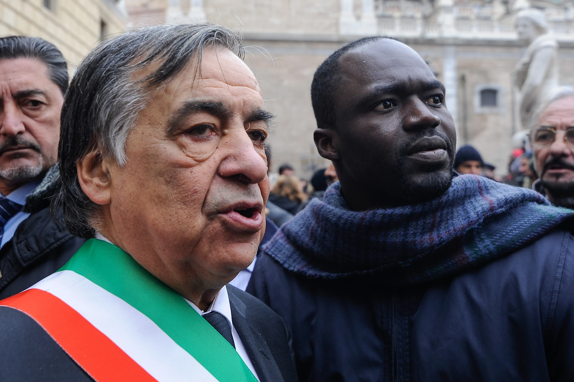 Immigrati, Leoluca Orlando sfida Matteo Salvini: regolarizza i clandestini ma nessuno lo indaga