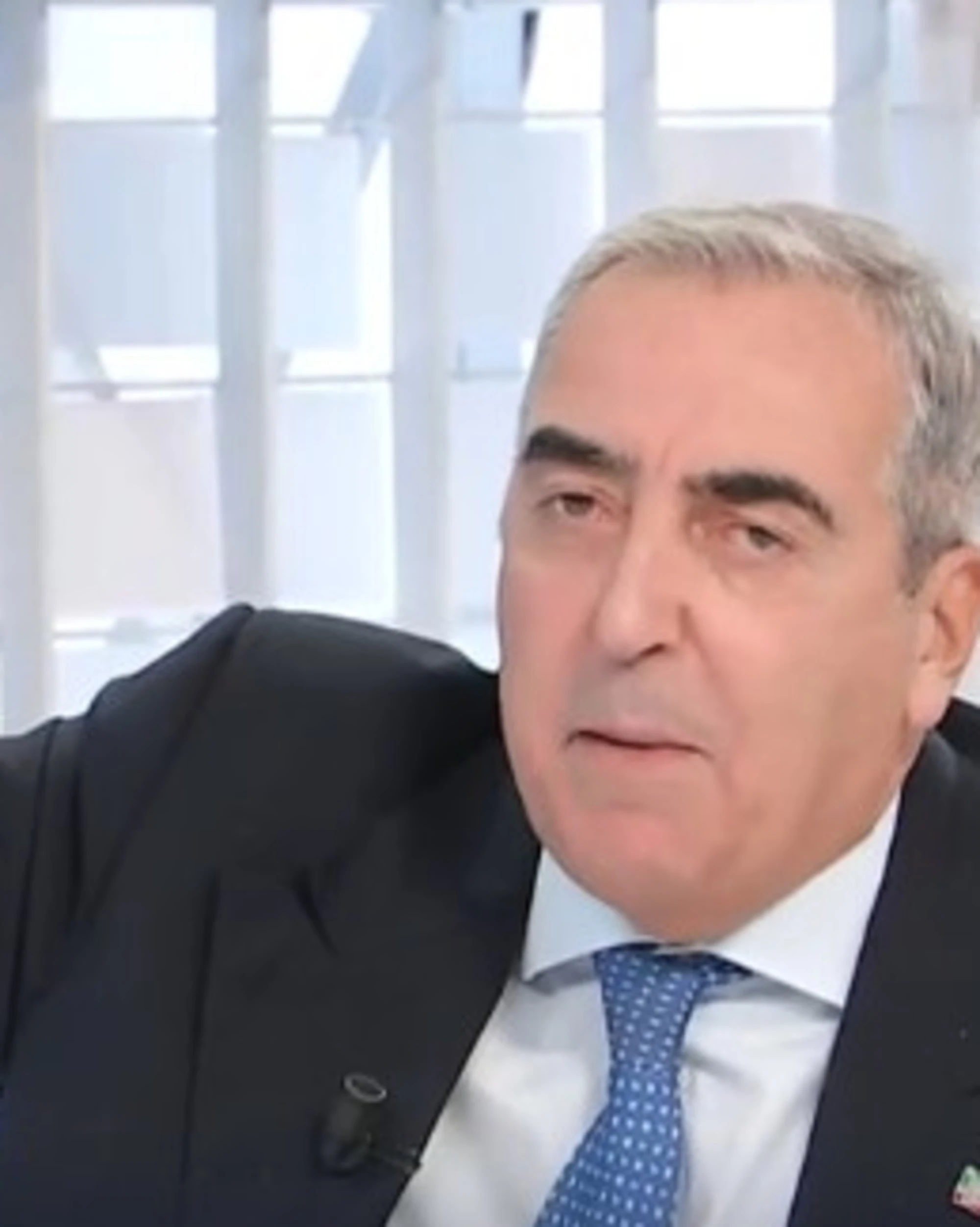 L'aria che tira, Maurizio Gasparri spiana Caporale: "Caporà, i giornali leggili!"