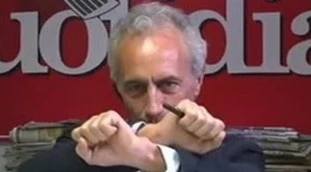 Marco Travaglio svela l'ultima querela ricevuta da Renzi: "Feci umane fumanti, denuncia un rotolo di carta igienica"