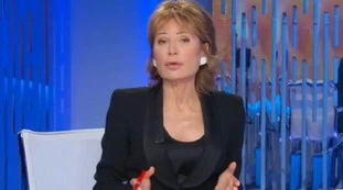 Otto e Mezzo, Lilli Gruber: “Devo dire una parolaccia”, costretta al gesto “estremo” su Renzi-Conte