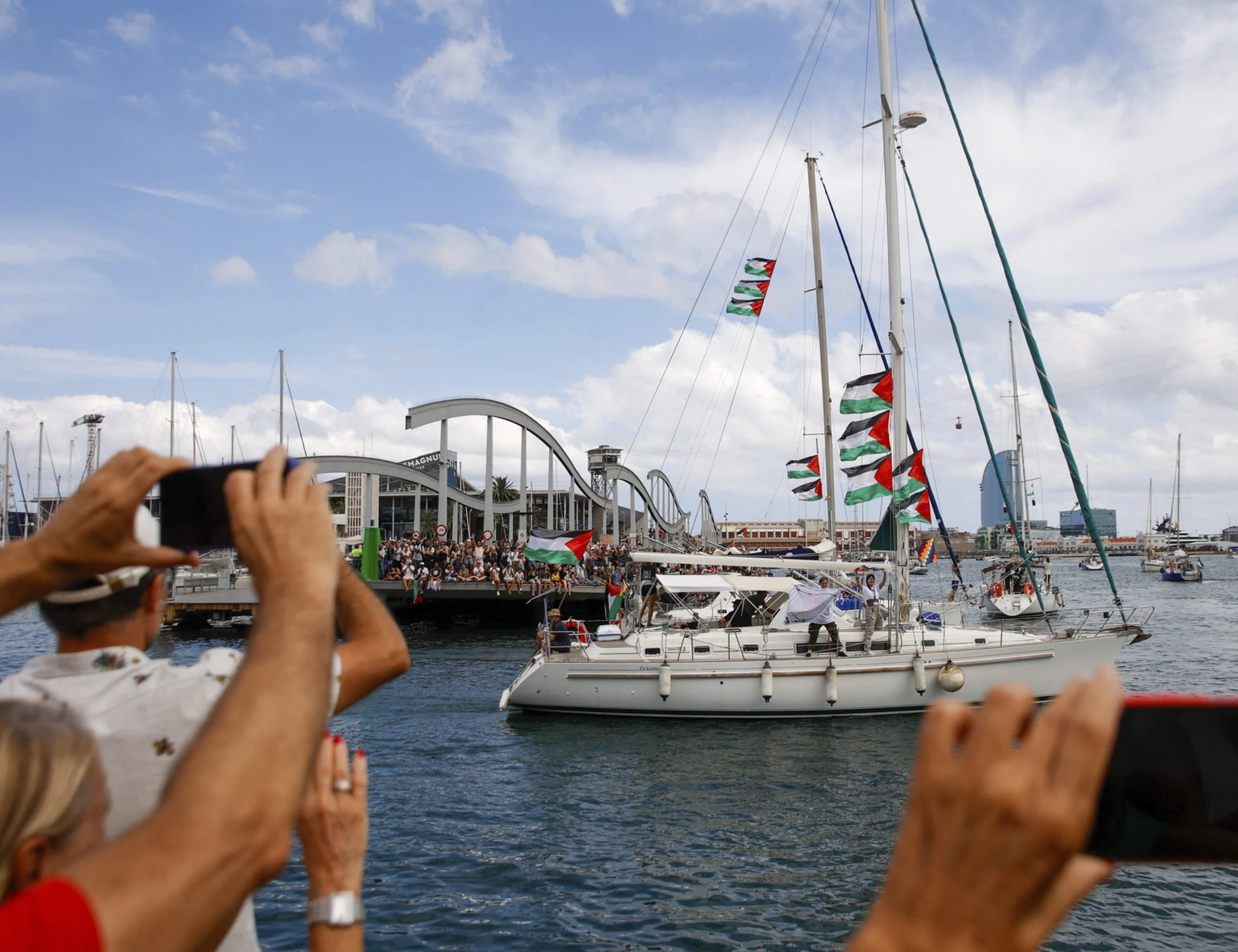 Flotilla, la benedizione di Parolin prima della partenza: un caso in Vaticano