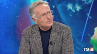 Avanti un altro, Paolo Bonolis e le repliche. Il clamoroso segreto di Mediaset: perché lo ha tenuto fermo un anno