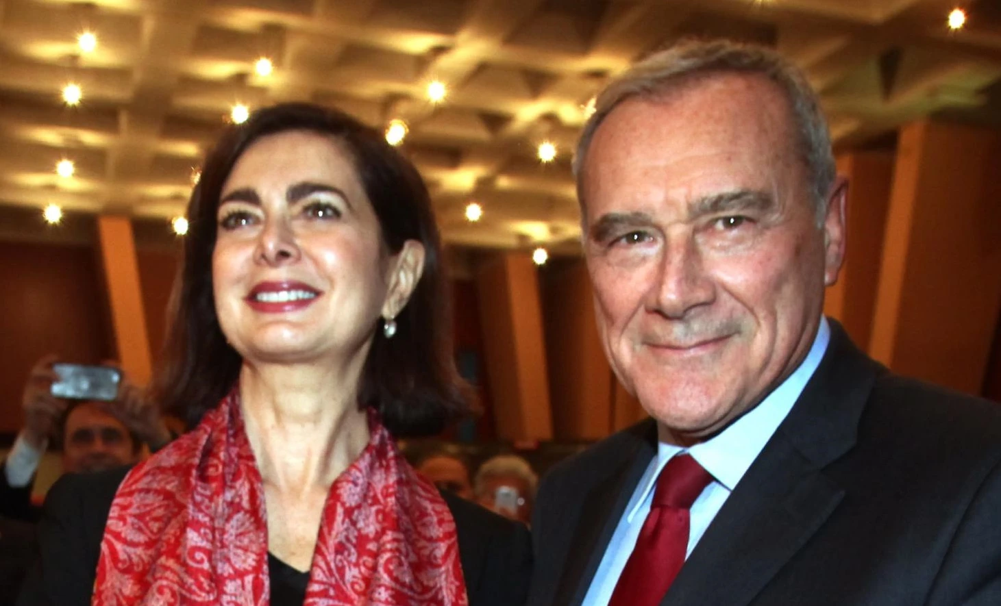 Liberi e Uguali, Laura Boldrini e Pietro Grasso con le ossa a pezzi: parlano solo di fascismo? Gli italiani li fanno sparire