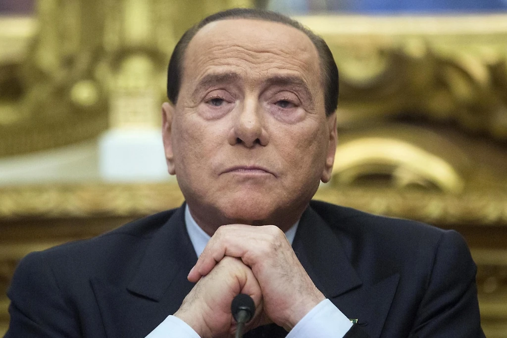 Silvio Berlusconi al Tg5 contro Matteo Renzi: "Italia avviata su una deriva autoritaria"