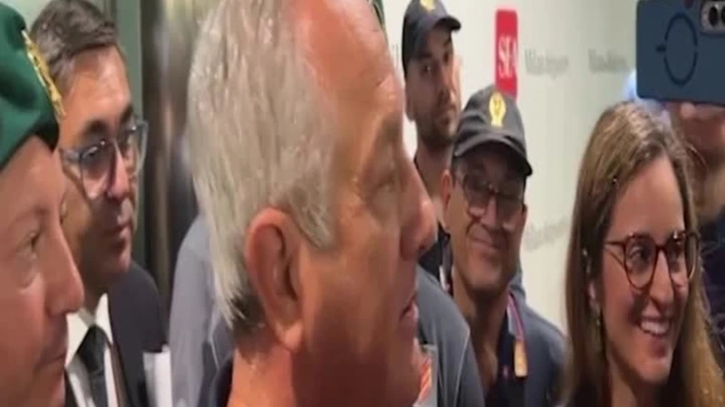 https://media.liberoquotidiano.it/Jw--7wJCnEFOmx8kb3K7ap9kHGFc5B0pDDIwXgsJed8/width:800/quality:90/aW1hZ2VzLzIwMjUvMDkvMDkvMDYxMjQ5ODAxLTAzNWI1ODc4LTg3NWYtNDk2Yy1iMTJkLTdmODkyYjliNmI0OS5qcGc.webp