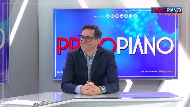 "Il peso della terra", un viaggio nelle materie prime con Francesco Vecchi