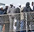 Clandestini bloccati in mare