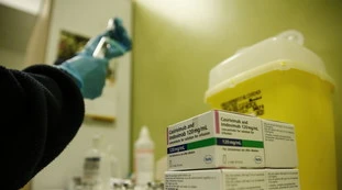 Coronavirus, bollettino 25 maggio: contagi e morti, risalita legata ai tamponi. Draghi annuncia il green pass europeo