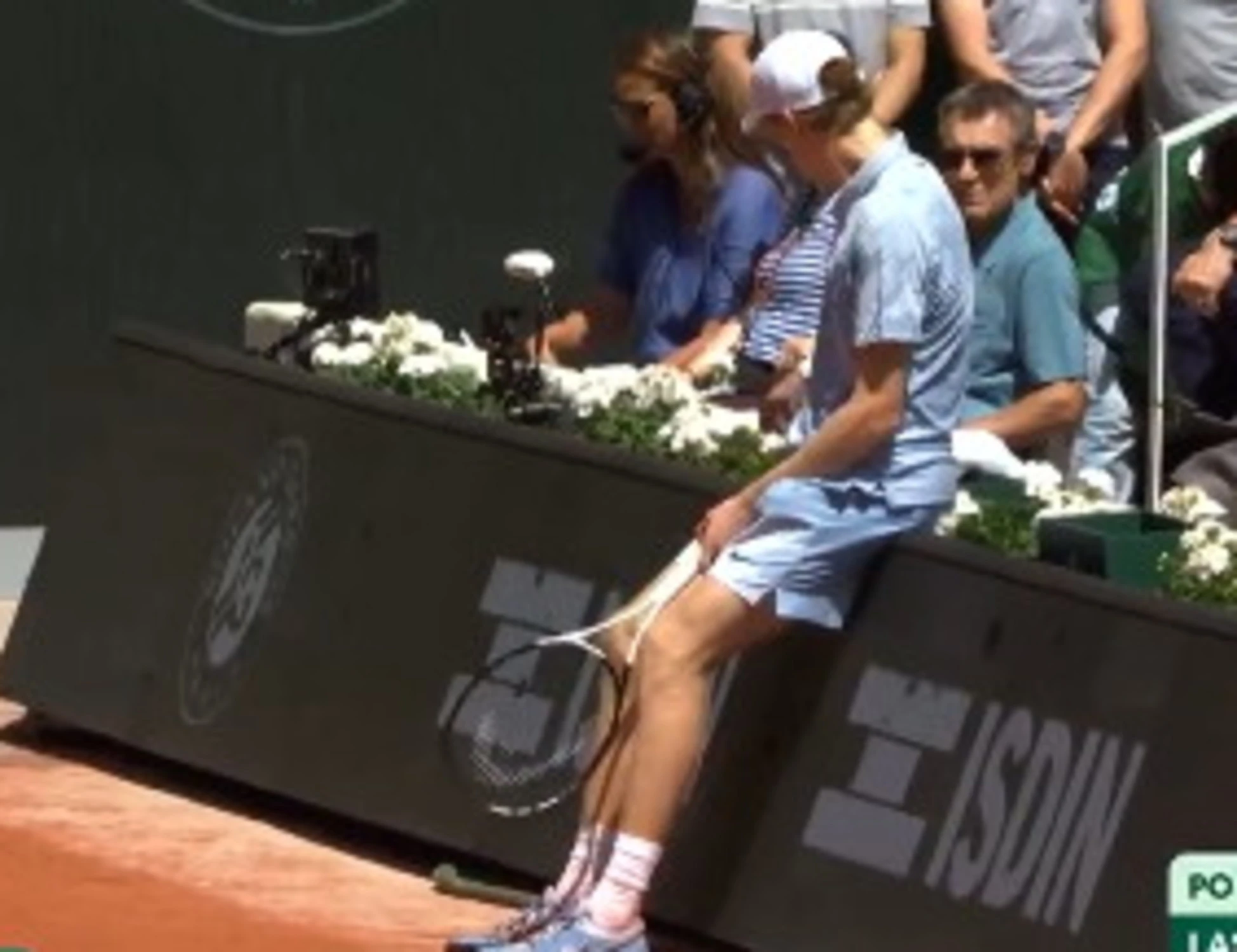 Jannik Sinner crolla a Parigi, "che senso ha questo sport?": tennis nel caos