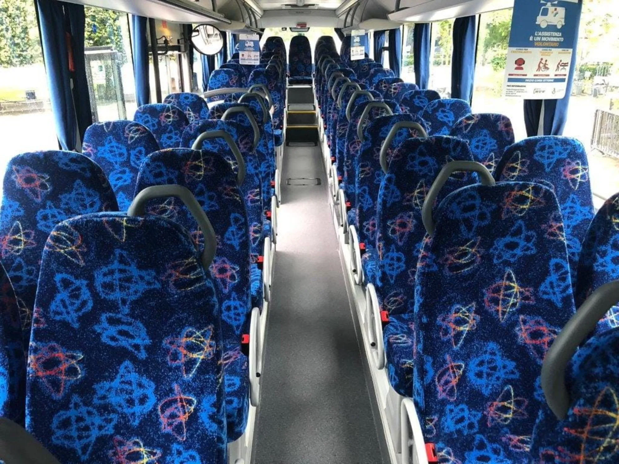 Leggi l'articolo: Acido sui sedili del bus: cosa rischia la ragazza. Acquisiti i filmati: paura in Veneto