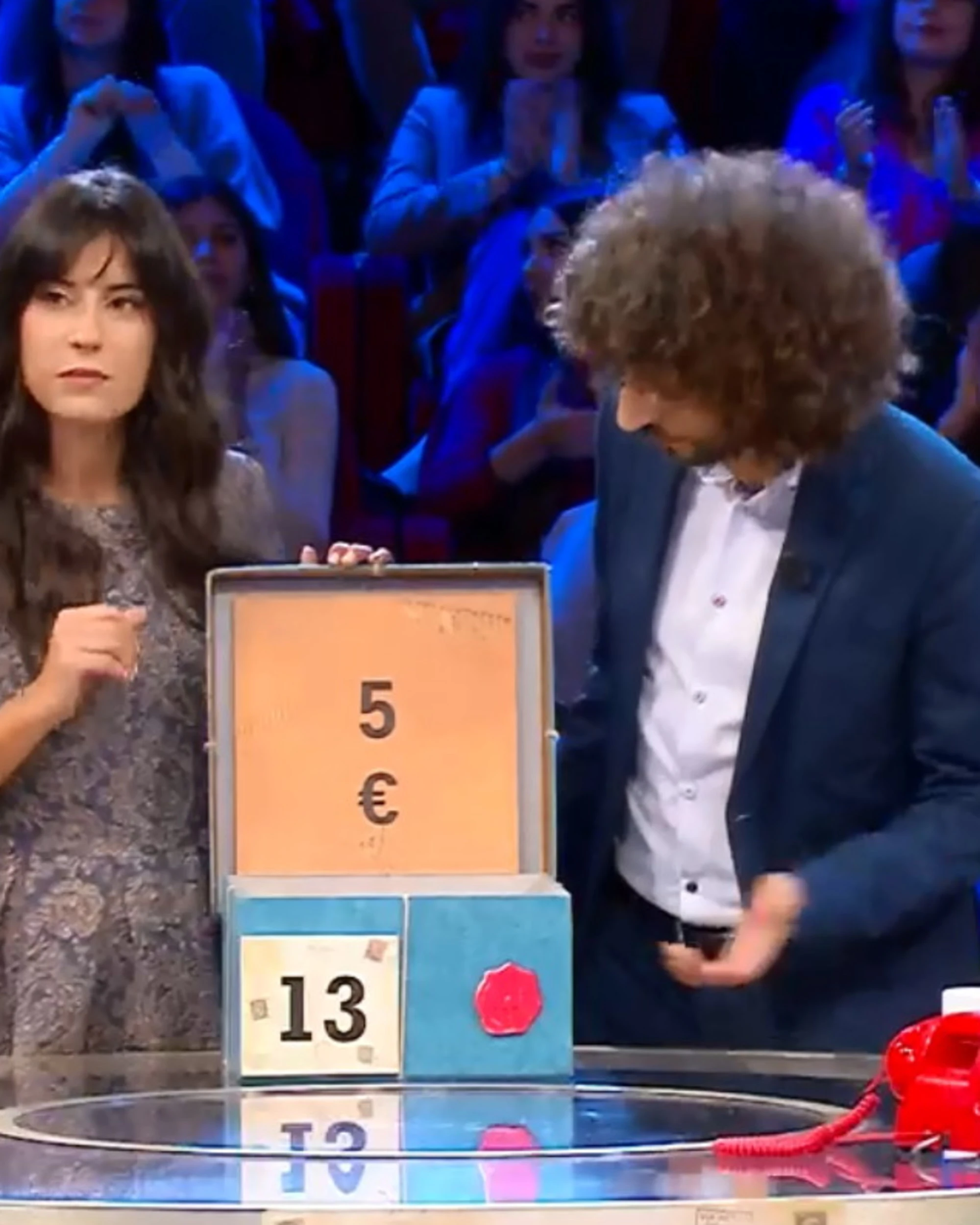 Affari Tuoi, "dovevi giocare da solo": esplode la polemica