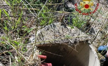Roma, donna cade in un pozzo e resta bloccata a 15 metri di profondità: salvata dopo un'ora