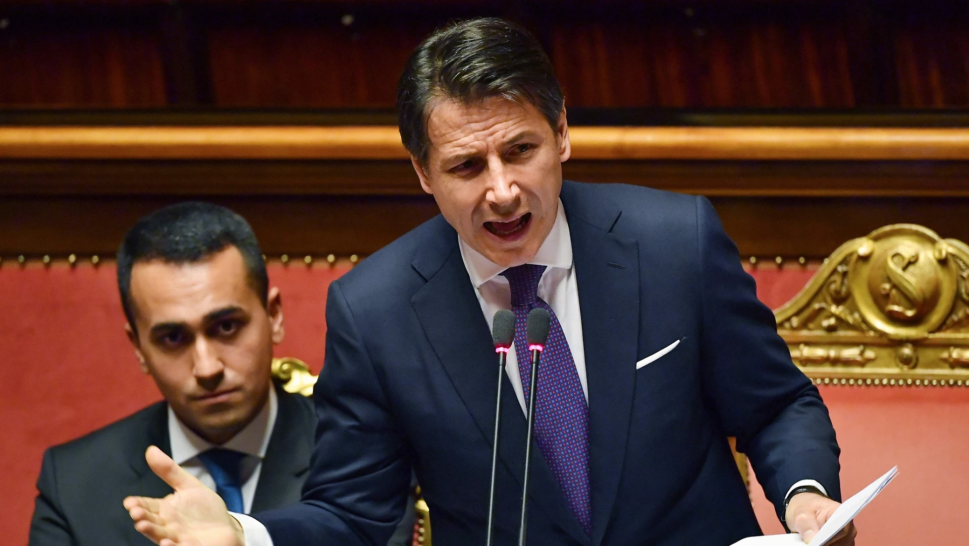 Giuseppe Conte, congiuntivo horror al Senato: "Si arricchischino". E Luigi Di Maio...