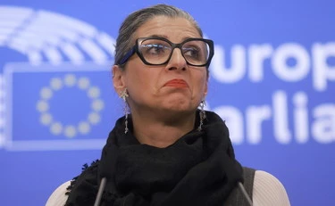 Francesca Albanese, il sondaggio: gli italiani non si fidano più di lei