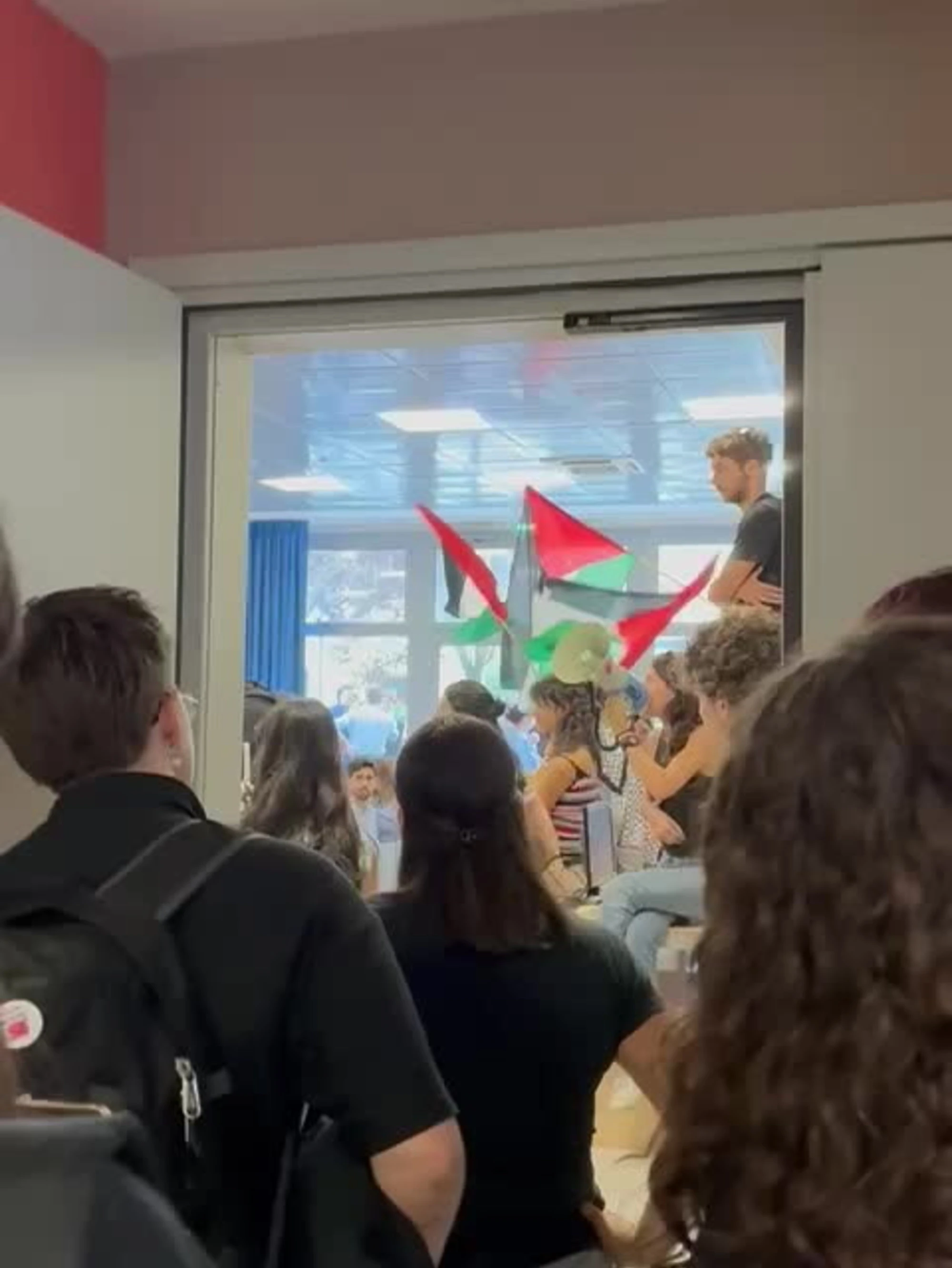 Assalto pro-Pal all'università di Pisa: urla in Aula