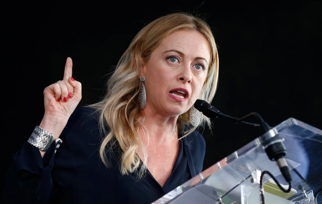 Giorgia Meloni zittisce Silvio Berlusconi: "Parla di tradimento, ma quando lui e Renzi..."