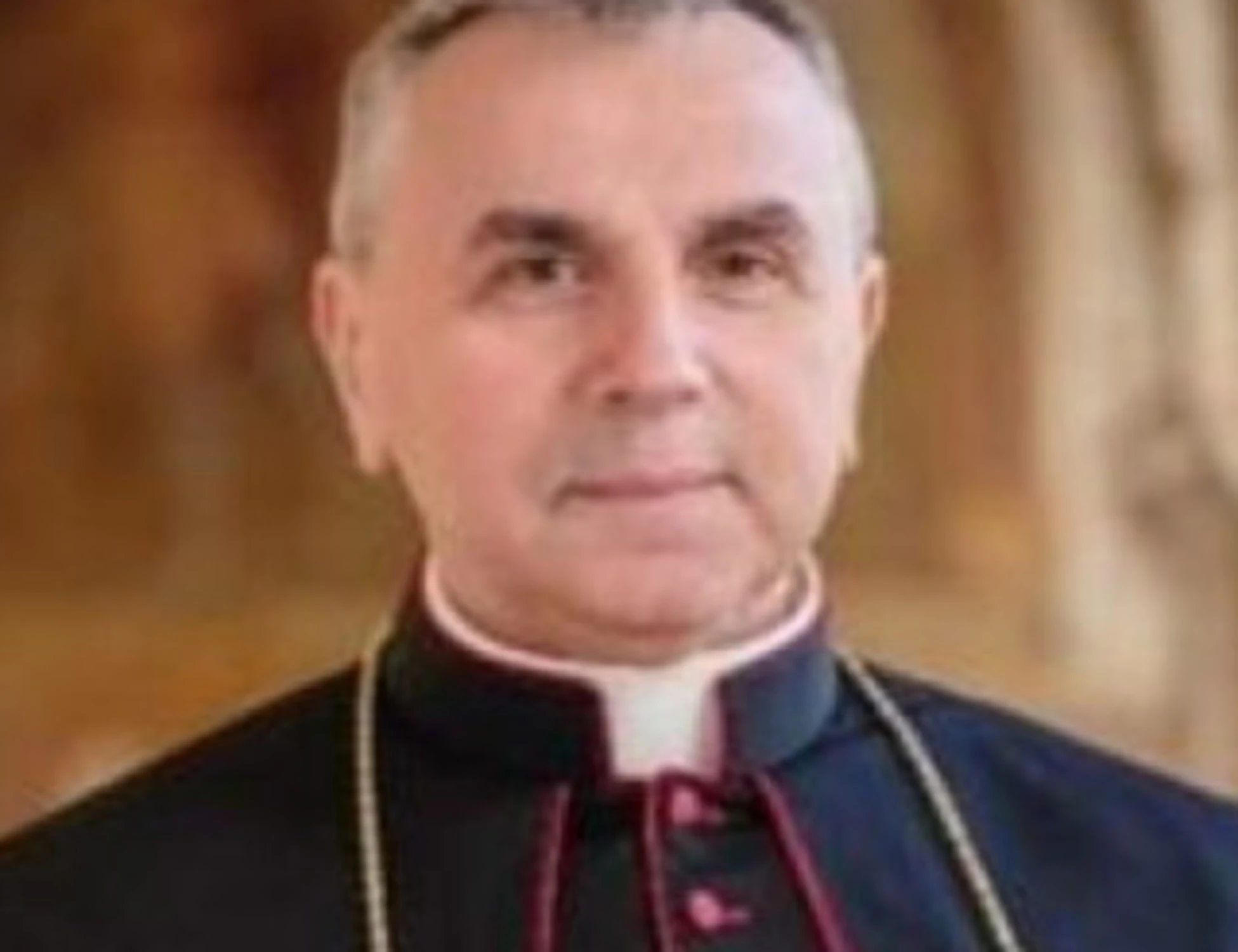 Don Laterza? Le femministe se la prendono con il vescovo che esalta l'obbedienza di Maria