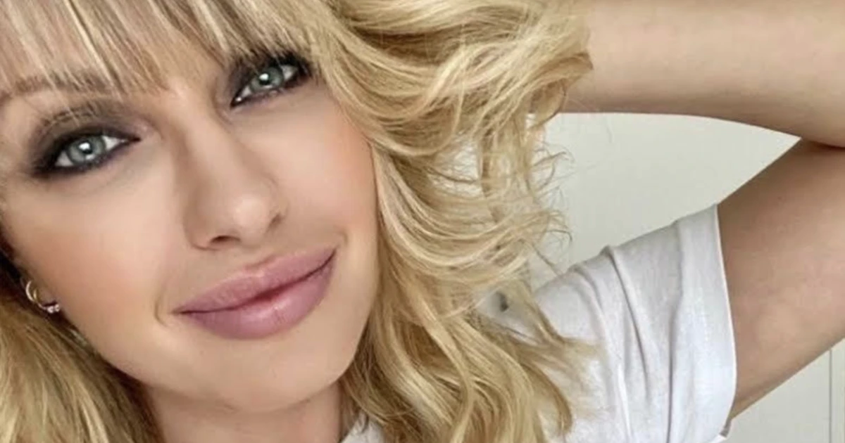 Manila Nazzaro, da Miss Italia a professoressa: la quarantena tra i compiti dei figli