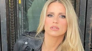Striscia la notizia, Michelle Hunziker e una foto struggente: "Porto ancora le cicatrici, chissà dove sei ora"