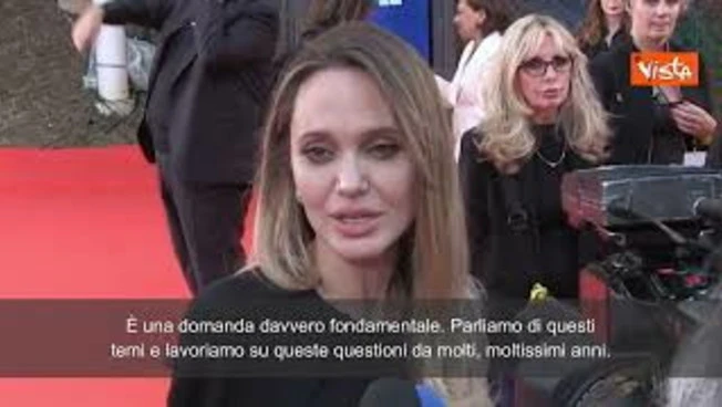 Leggi l'articolo: Angelina Jolie: "Chiediamoci perché non si aiuta la gente di Gaza, Sudan e Afghanistan"