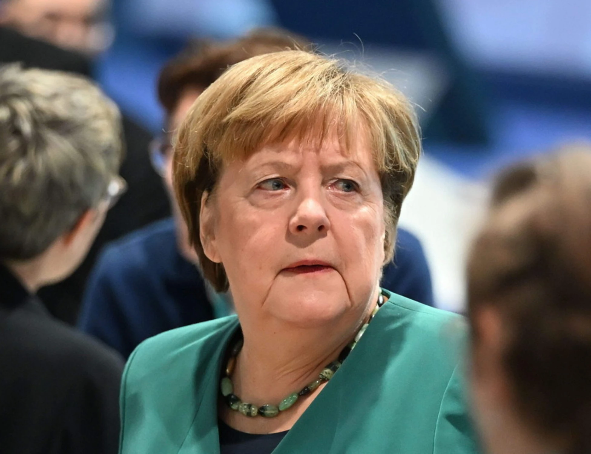 Germania, immigrati e ideologia green: la mano della Merkel dietro il suicidio tedesco