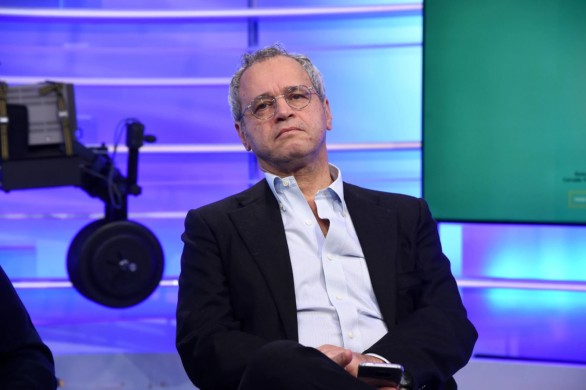Enrico Mentana da ovazione, mette a tacere Moscovici: "Ma come si permette? Ha il 6% di voti e..."