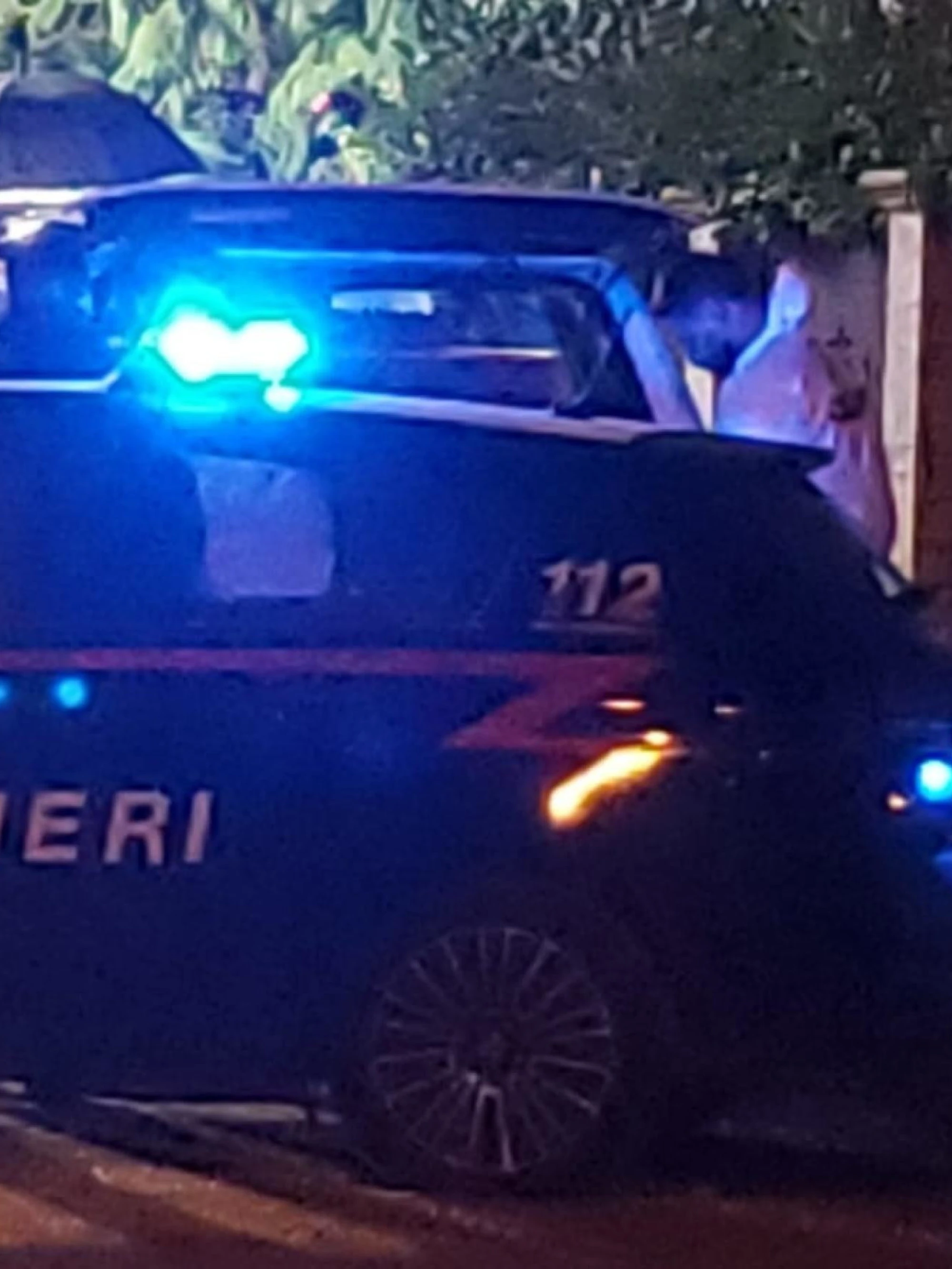 Torna a casa e la trova svaligiata dai ladri: muore davanti alla moglie