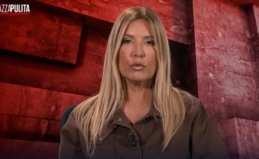 PiazzaPulita, "le capita spesso": Selvaggia Lucarelli sputa sentenze e insulti su Meloni