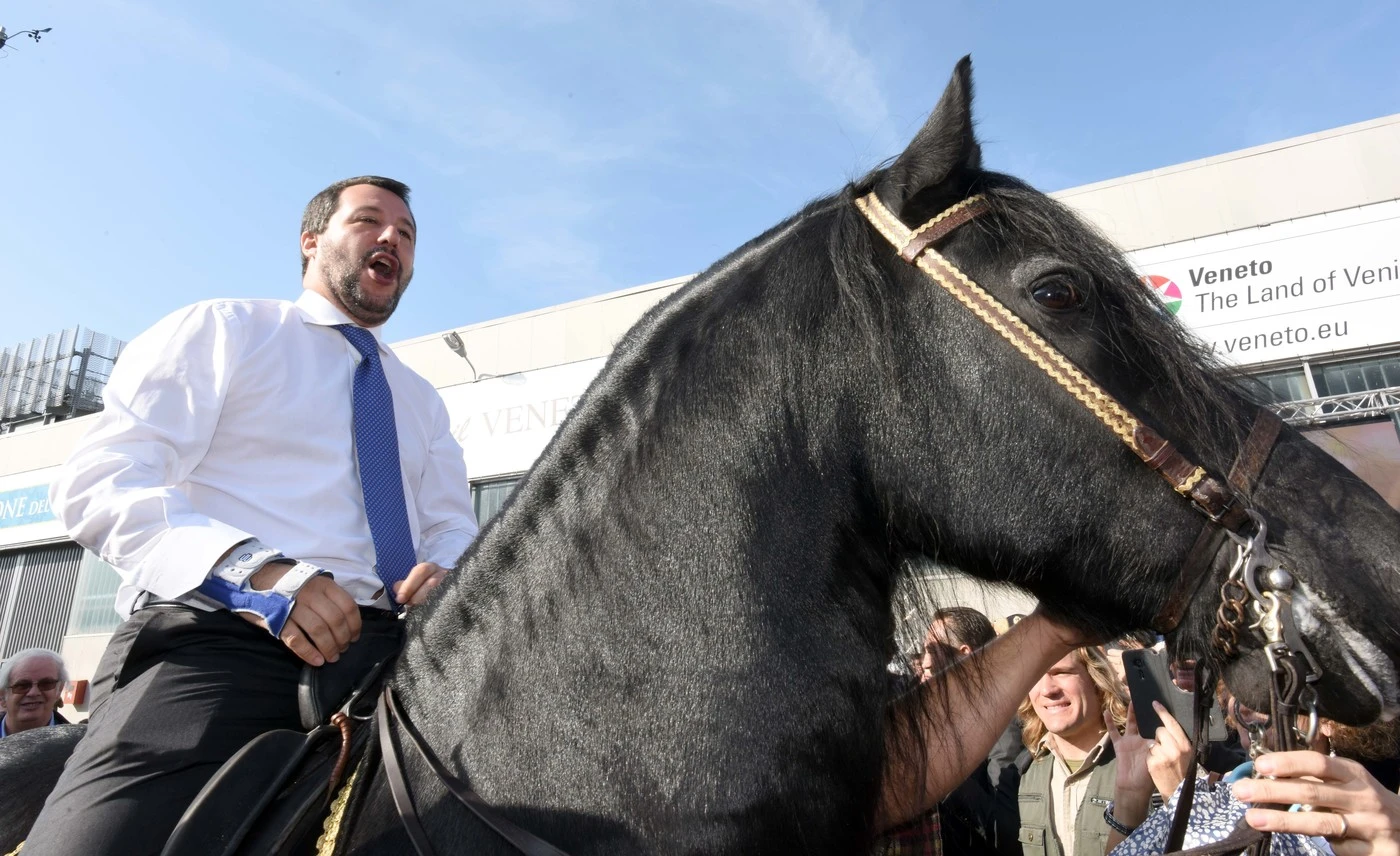 Matteo Salvini, l'idea: una marcia contro l'Europa, con lo zampino di Vladimir Putin