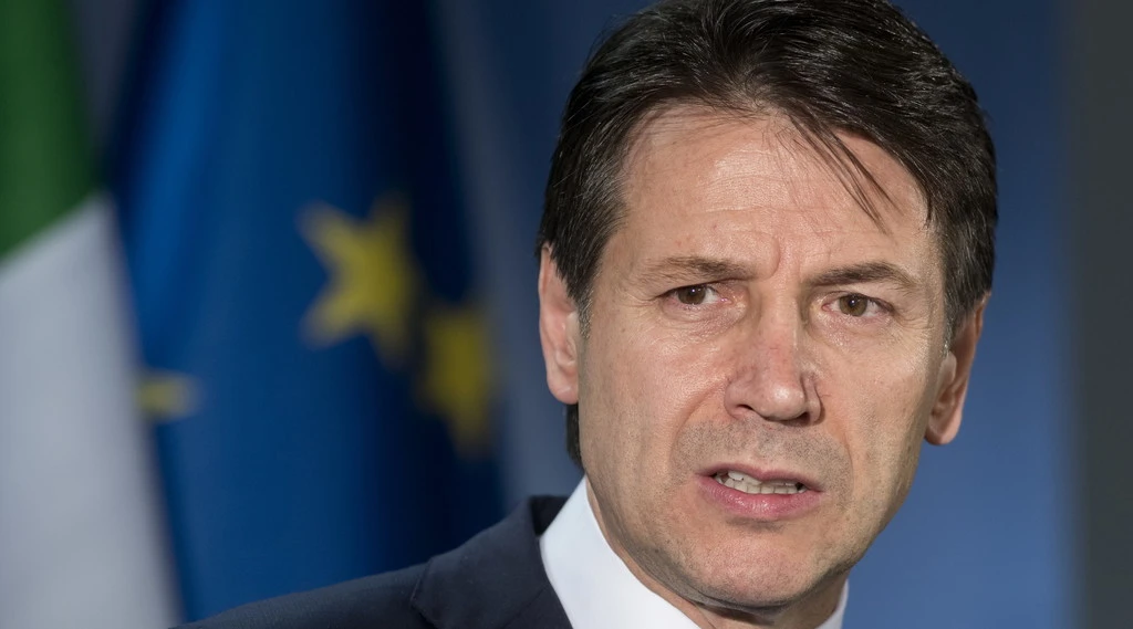 Giuseppe Conte annuncia: "Conferenza in diretta alle 17.30". Tam-tam M5s, verso la rottura con Beppe Grillo e l'addio?