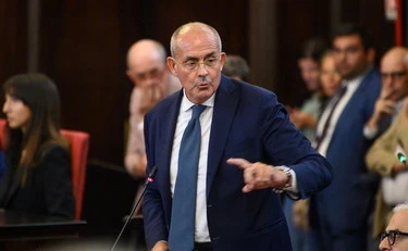 Beppe Sala, Marcora di FdI picchia duro: "Piccolo sindaco, risponda alle domande"