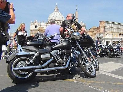 Incidente al raduno Harley a Roma: ferita una ragazza, sei moto coinvolte