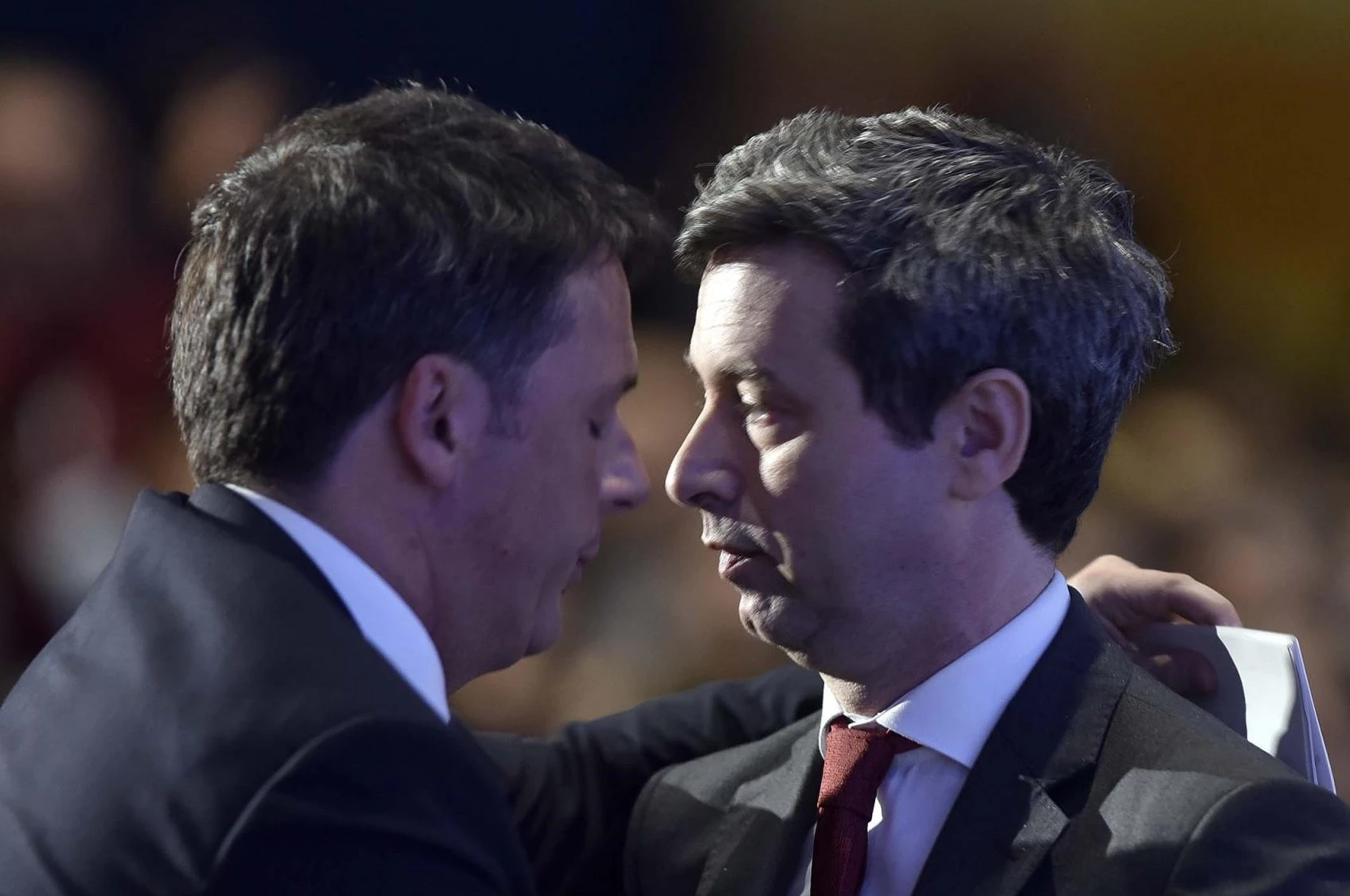 Matteo Renzi disperato: "Il ko in Sicilia non ha valenza nazionale". E Andrea Orlando guida l'assedio contro il segretario