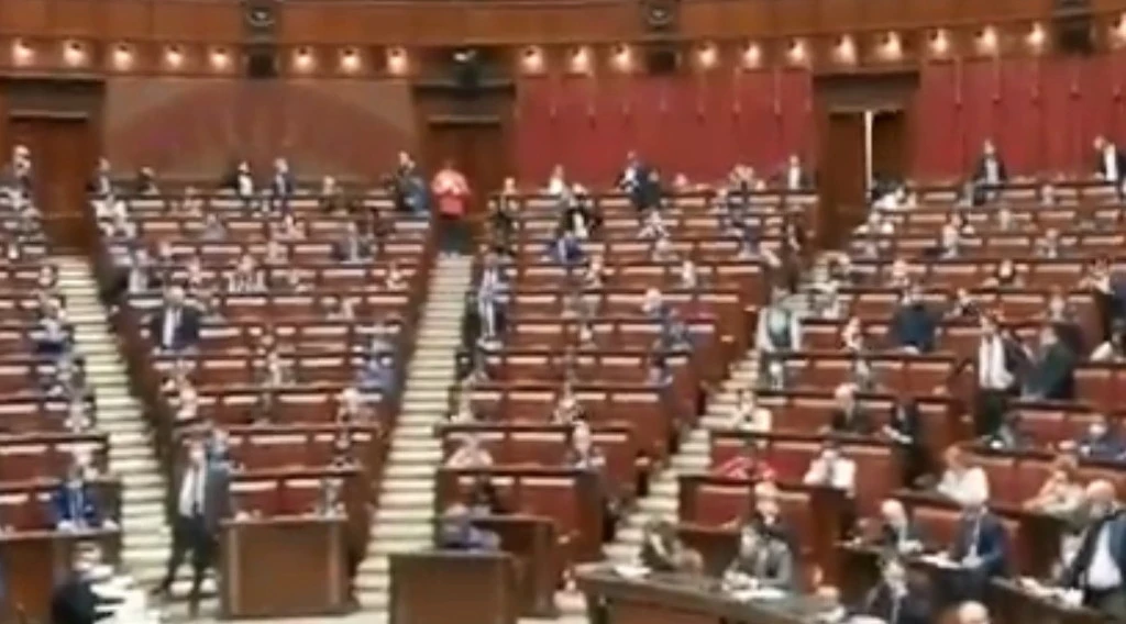 Mes, Giorgia Meloni e il filmato alla Camara: "Il tradimento M5s che esegue gli ordini del Pd"